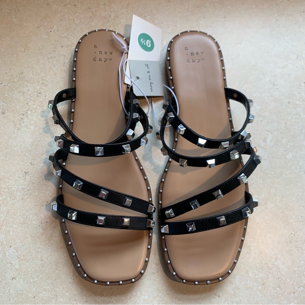 A new day Hollis sandals size 9.5 includes box NWT